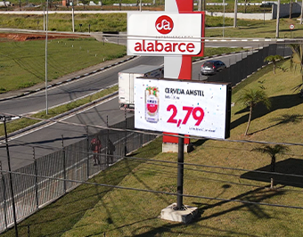 Painel de LED P5 Outdoor 5m x 3m no Supermercado Alabarce em Mogi Bertioga - SP