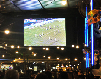 Painel de LED 3x2 m P5 Outdoor transforma experiências visuais no Food Square em Fortaleza