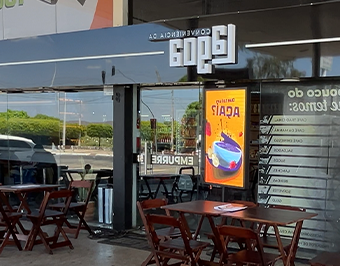 Mundo de LED instala Totem Ilha P5 outdoor 64x204 cm em Loja de conveniência em Várzea Alegre - CE