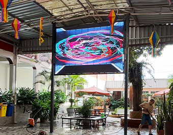 Mundo de LED instala Painel de LED P5 outdoor no Instituto Francisco de Assis em Teixeira de Freitas - Bahia