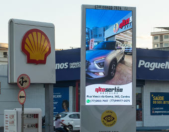 Posto de gasolina em Guanambi - BA aposta em painel de LED P8 outdoor da Mundo de LED