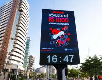 Inovação Urbana: Mundo de LED Instala Painéis de LED Relógio Digital em Fortaleza - CE