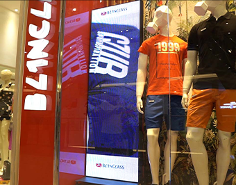 Mundo de LED instala painel indoor 5x2,5 m e totem 65x193cm em Fortaleza – CE