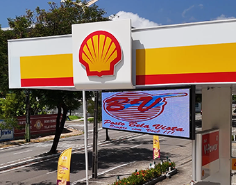 Mundo de LED instala painel de LED 4x1m P5 outdoor em posto de gasolina em Fortaleza – CE