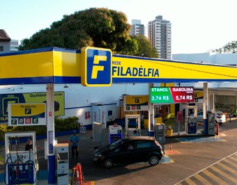 Mundo de LED instala painéis de LED P5 outdoor em posto de gasolina em São Paulo