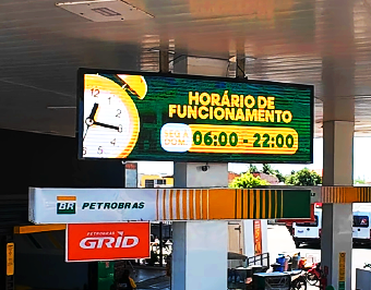 Mundo de LED Instala Painel P5 3x1m em posto de combustível de Areia Branca