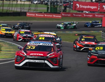 Scuderia Bandeiras aposta em tecnologia da Mundo de LED e transforma box na Stock Car em vitrine de inovação