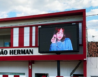 Como os Painéis de LED Estão Transformando a Comunicação Urbana e Escolar