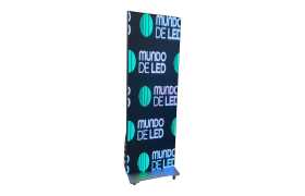 Totem de LED P4 Full Color - Painel 193x65cm para Uso Interno de Alta Definição
