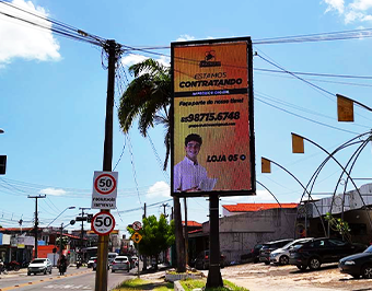 Mundo de LED transforma Avenida Augusto dos Anjos em Fortaleza com painel de LED P5 outdoor de 2x4 metros