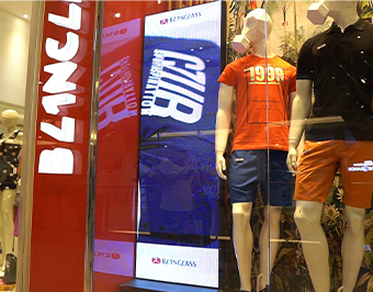 Mundo de LED instala painel indoor 5x2,5 m e totem 65x193cm em Fortaleza – CE