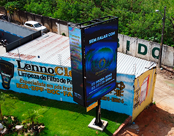 Painel de LED P5 Outdoor 288cm x 480cm próximo à BR-116 transforma publicidade em Fortaleza.