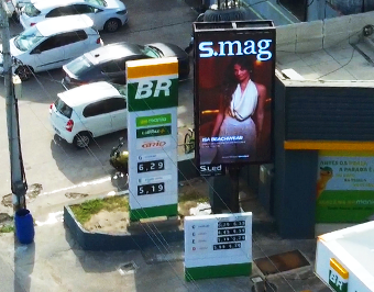 Instalação de Painel de LED 2m × 4m, P5, em Maceió – Mundo de LED inova na orla alagoana