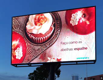 Mundo de LED instala painéis em diferentes unidades Oba Hortifruti em SP