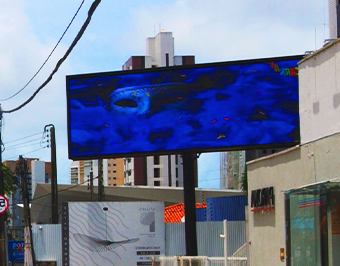 Modernidade, presença e brilho: confira o painel de LED de 9 metros em Fortaleza