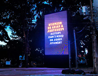 Mundo de LED instala Painel de LED P5 outdoor 4x7 metros na Praça da Imprensa Fortaleza