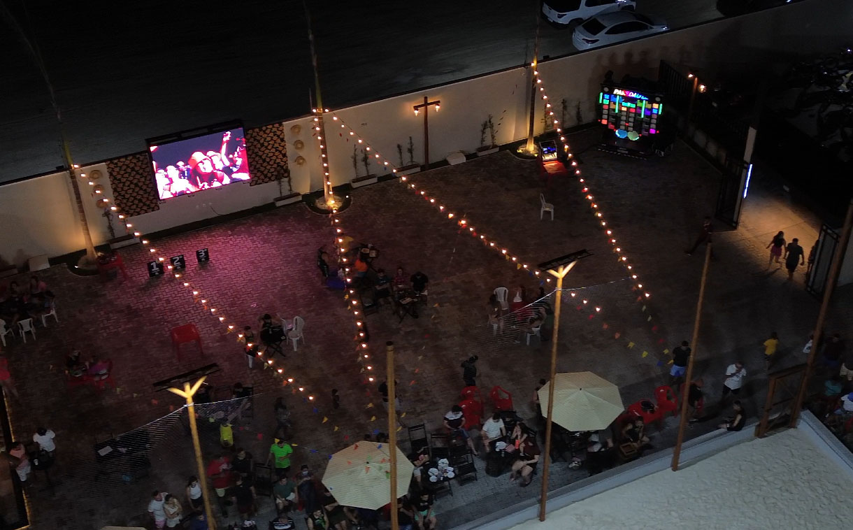 Painel de LED outdoor P3.91 instalado na Quadra de Beach Tennis L8 em Jaguaruana